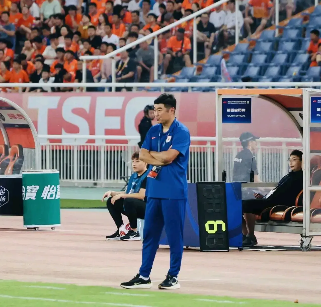 手防线, 连续四场破, 另外泽卡也