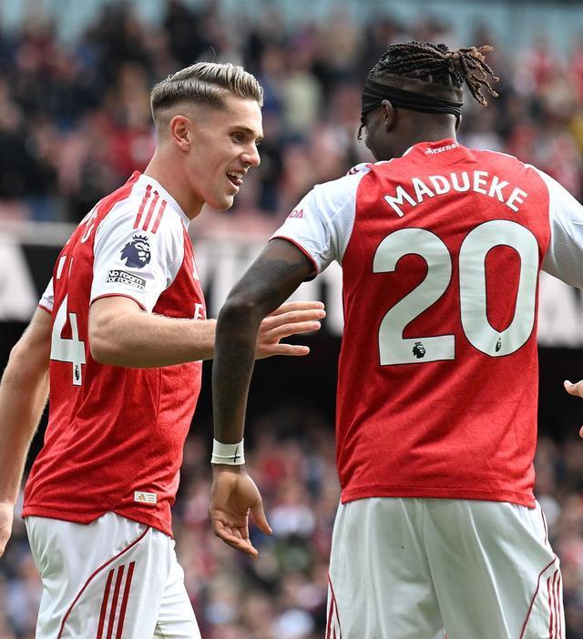 鄂竞技, 的前场三叉, 自信